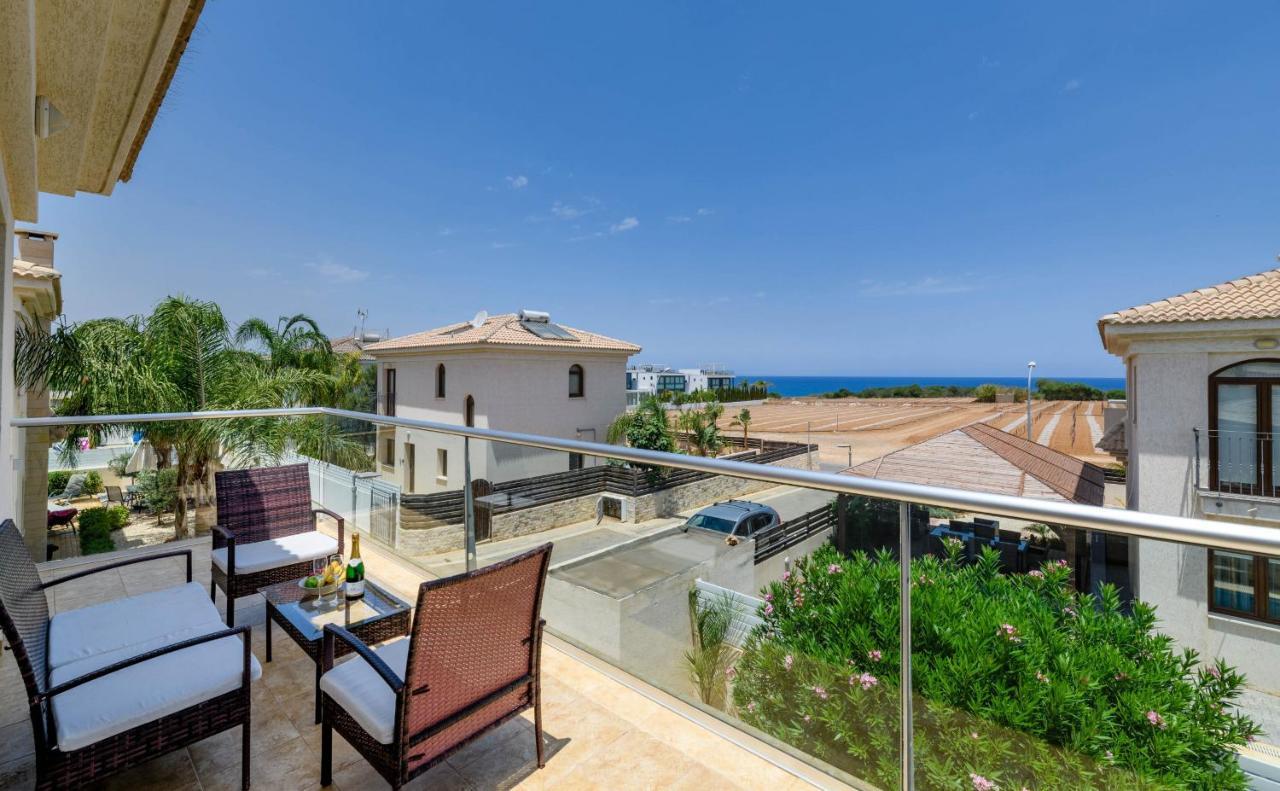 Blue Water Bay Villas Паралімні Екстер'єр фото